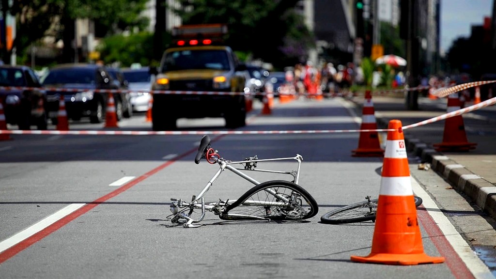 Colisão entre carro e bicicleta deixa ferido em Araras