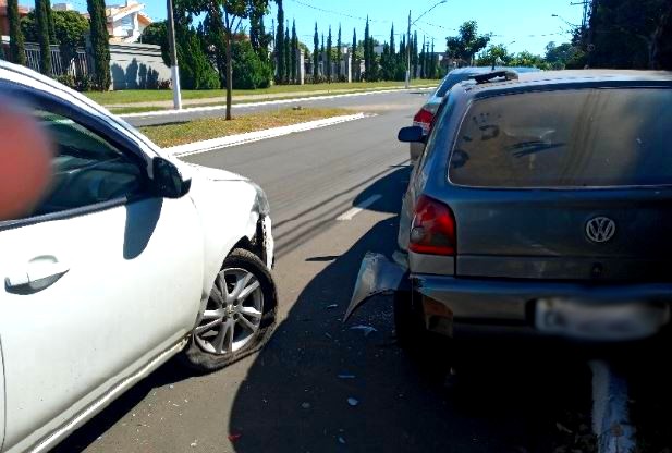 Estouro de pneu causa acidente e deixa criança ferida em Leme 1