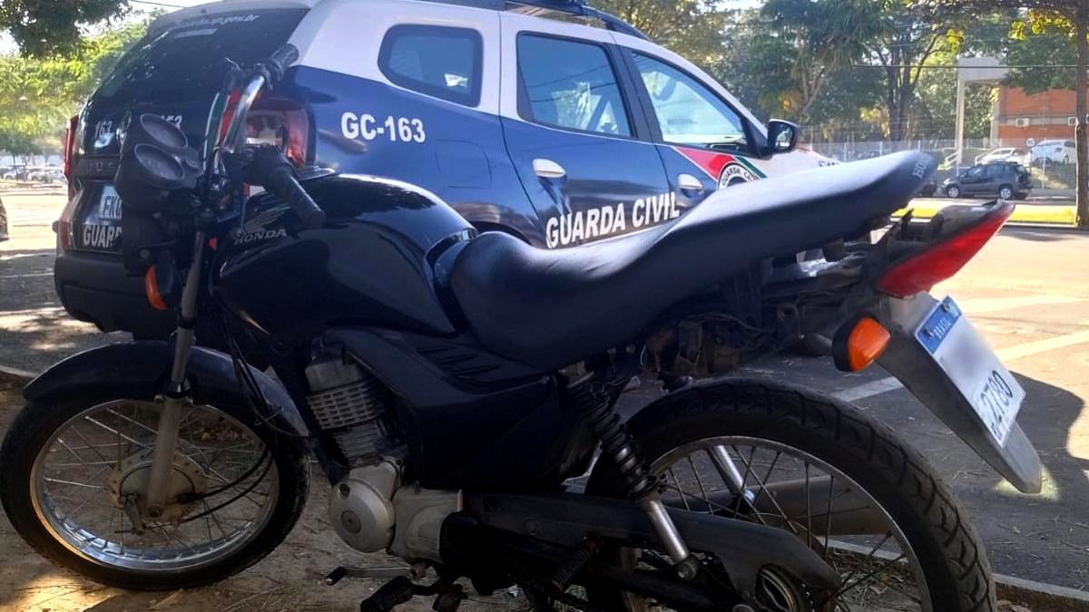 Guarda Civil de Indaiatuba localiza motocicleta furtada em mata