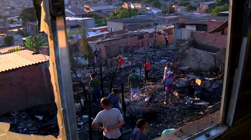 Incêndio destrói barracos em Campinas