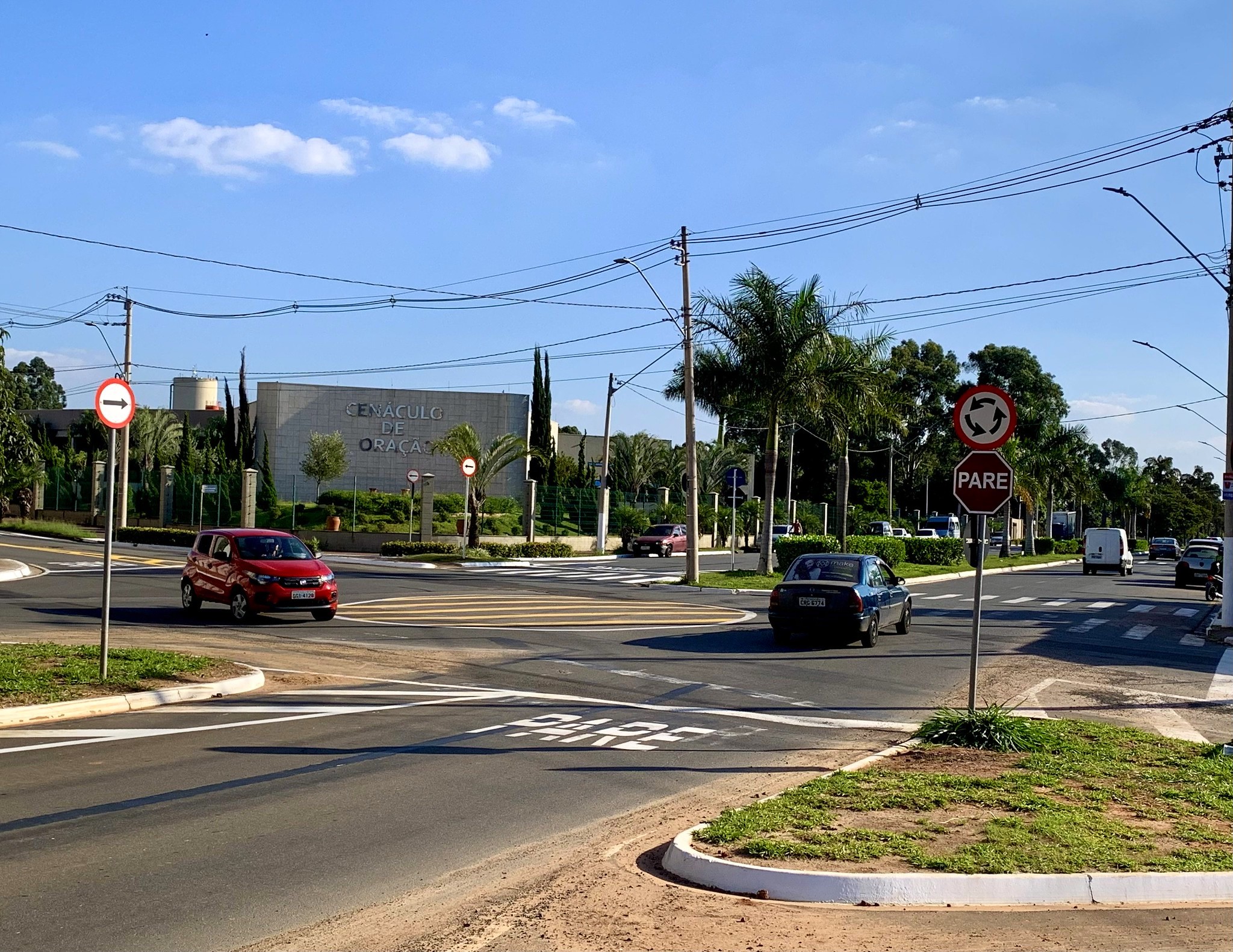 Prefeitura implanta rotatória para melhorar o trânsito no Terramérica