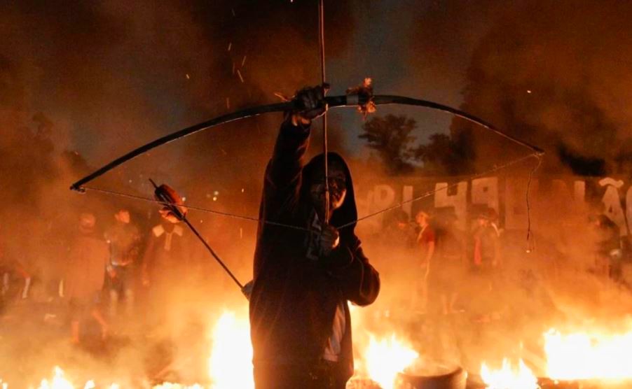 Protesto de indígenas bloqueia a Rodovia Zeferino Vaz 1