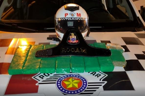 Dupla é presa com tabletes de maconha dentro de carro em Sumaré