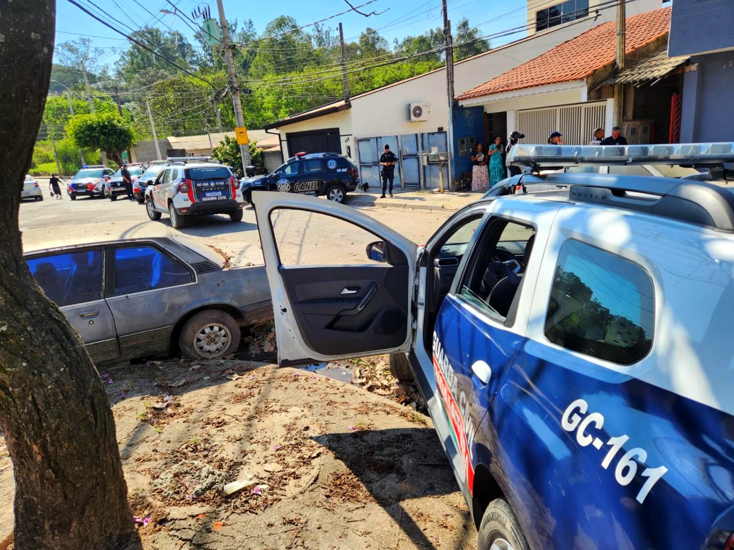 Guarda Civil detém quadrilha por roubo à residência e apreende 12kg de droga 1