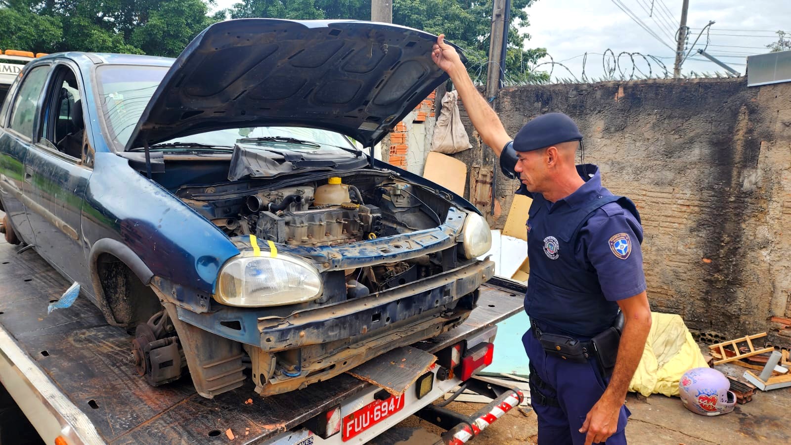 Guardas municipais de Limeira flagram desmanche de veículo em residência