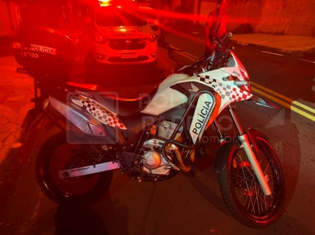 PM fica ferido após atropelar cachorro em rua de Campinas