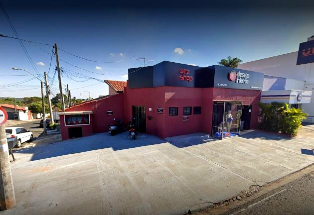 Vendedora é algemada durante assalto em sex shop