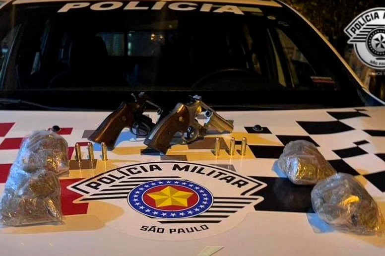 PM encontra armas e drogas em residência de Limeira após denúncia