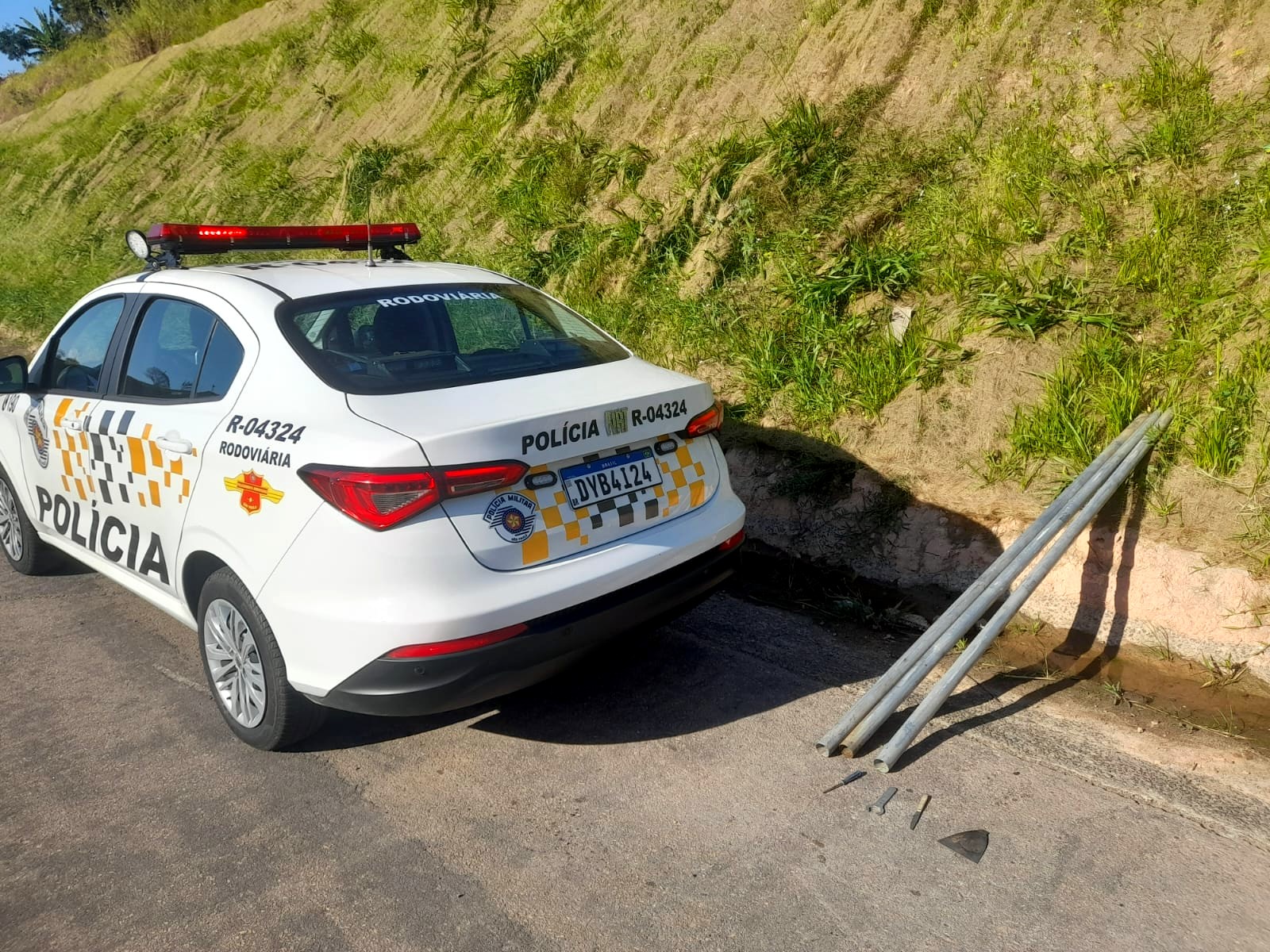 Polícia Rodoviária flagra furto de alambrado na Rodovia Santos Dumont