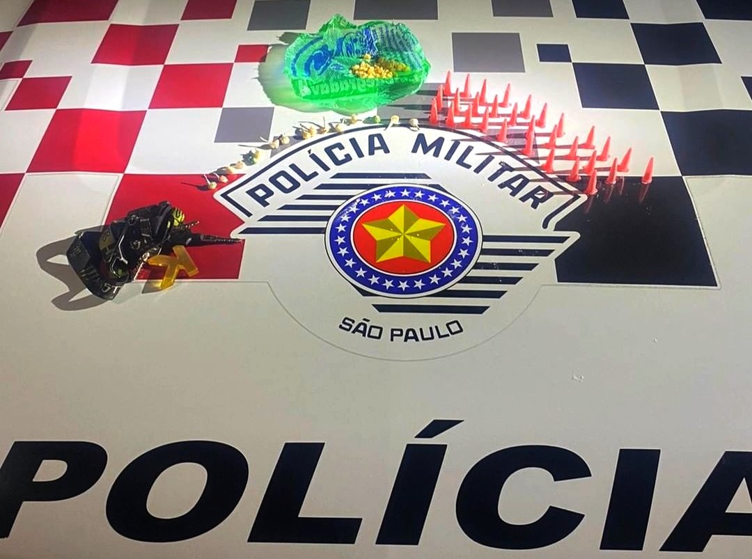Dupla em moto é detida com crack e cocaína no Jardim Bom Sucesso