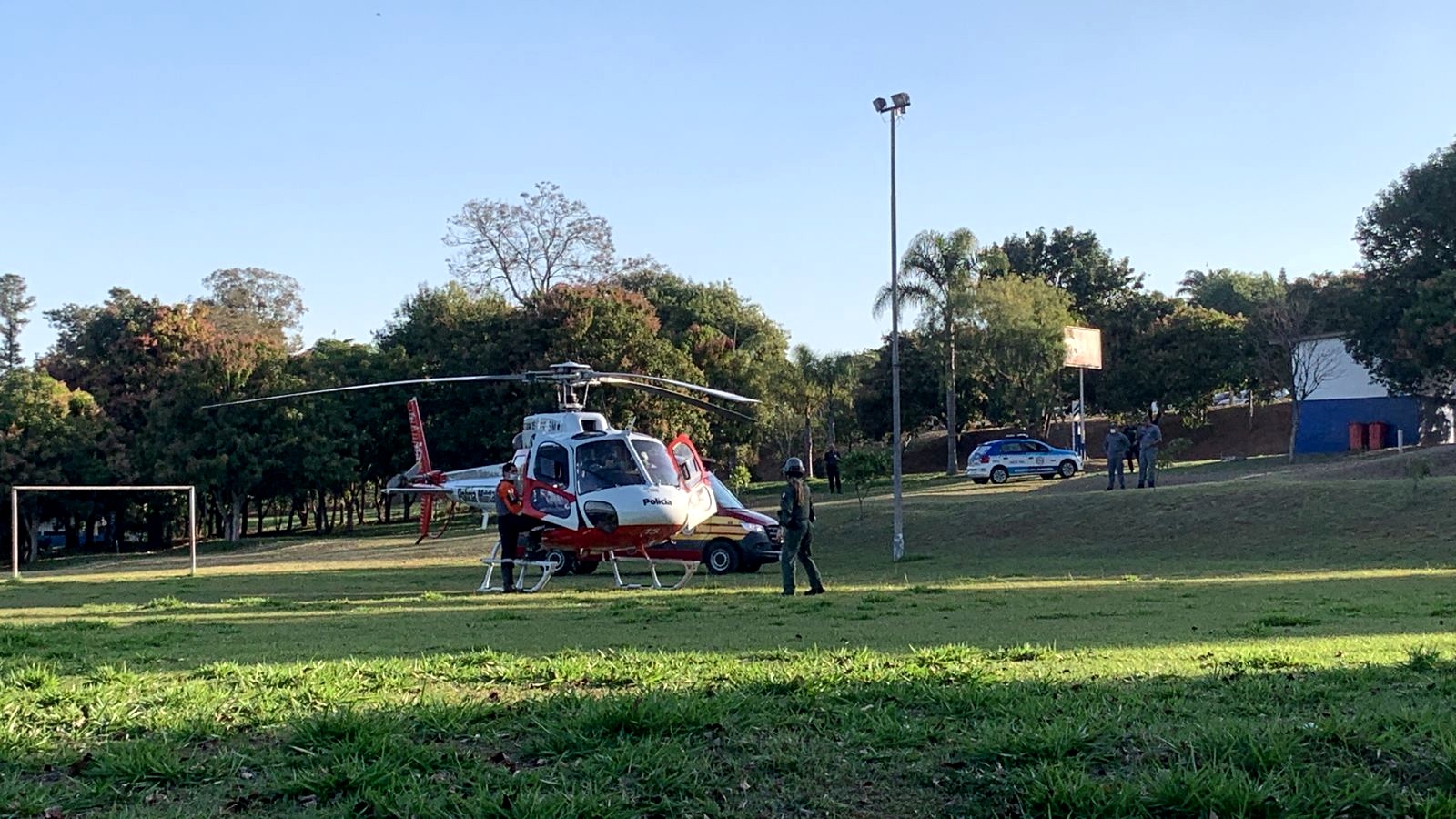 Helicóptero Águia resgata vítima em estado grave após batida entre motos aquáticas em Americana
