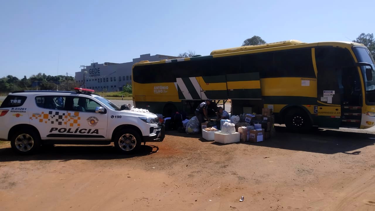 Polícia Rodoviária intercepta ônibus que transportava drogas em Rio Claro