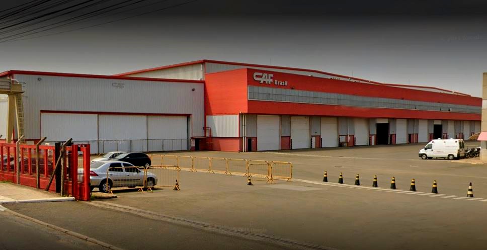 Quadrilha armada usa caminhões durante assalto à empresa em Hortolândia