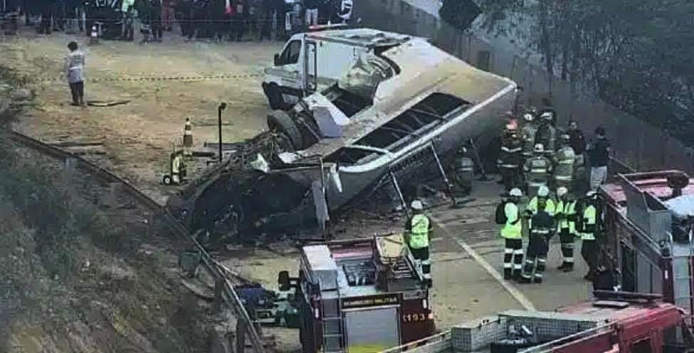 Sete pessoas morrem após ônibus com torcedores do Corinthians capotar na Fernão Dias