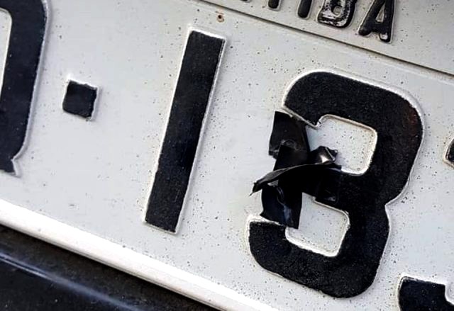Condutor é detido por adulterar placa de moto com fita adesiva em Cosmópolis