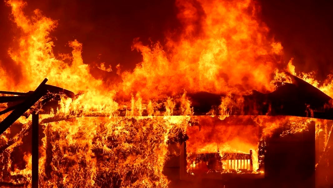 Homem é preso após atear fogo em casa e matar o próprio pai em Conchal