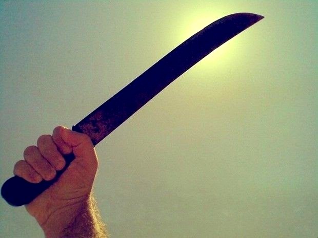 Homem tenta matar a namorada com golpes de facão em Limeira