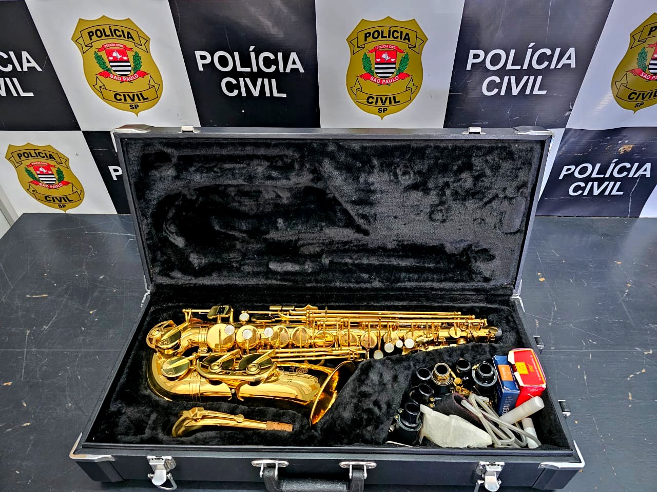 Mulher é presa por receptação de saxofone avaliado em cerca de R$ 9 mil
