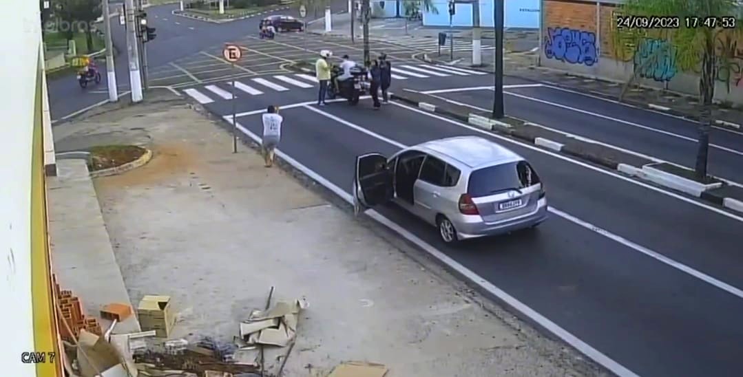 Policial Militar à paisana impede roubo de moto em semáforo de Campinas