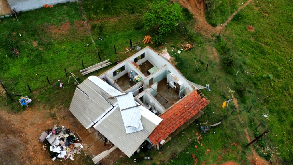 Fundo Social de Capivari arrecada móveis para famílias que tiveram casas destelhadas no final de semana