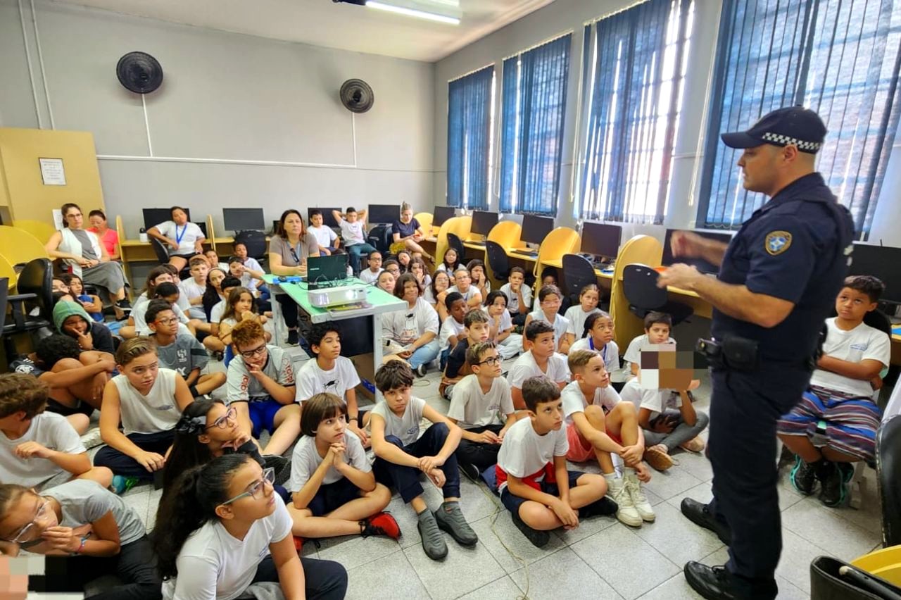 GCM de Limeira dá palestra para alunos da Emeief Prada sobre perigos do uso de drogas 1