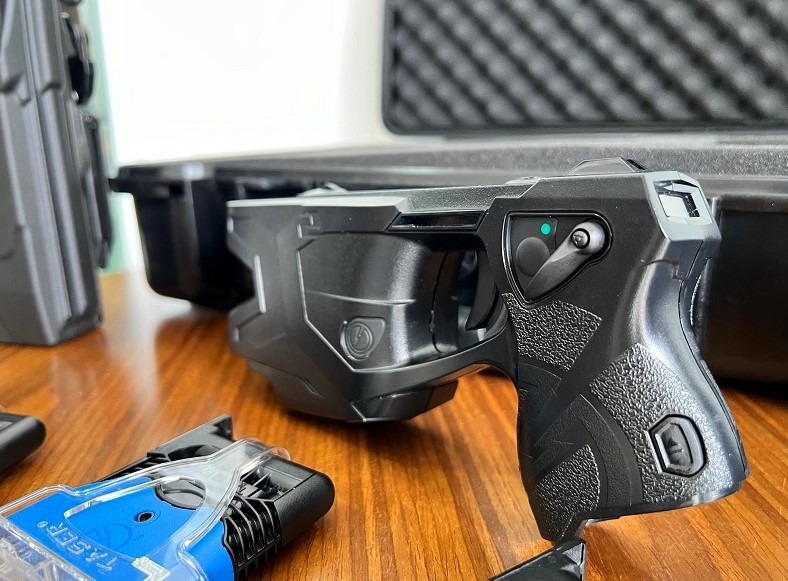 PM amplia uso de “armas de choque” e entrega 2,5 mil novas tasers