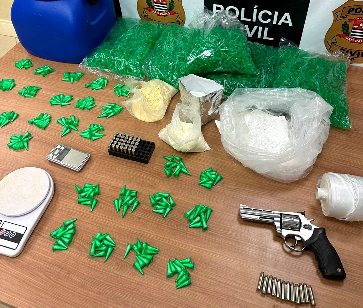 Polícia Civil descobre 'casa-bomba' e apreende grande quantidade de drogas em Piracicaba