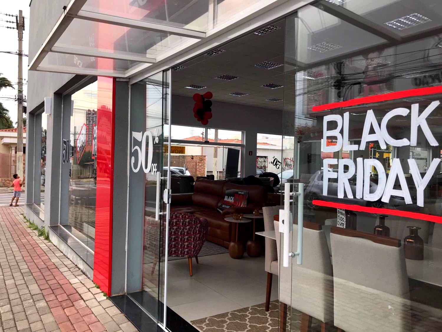 Procon orienta consumidores sobre cuidados com promoções de Black Friday