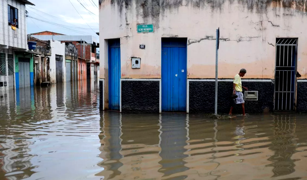 Duas crianças morrem durante temporal na Bahia