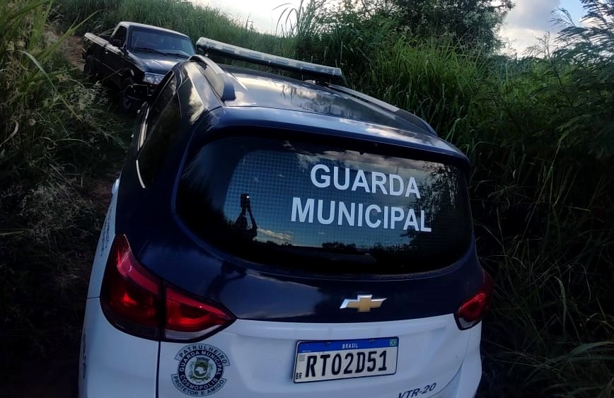 Guarda Municipal de Cosmópolis localiza caminhonete roubada em canavial
