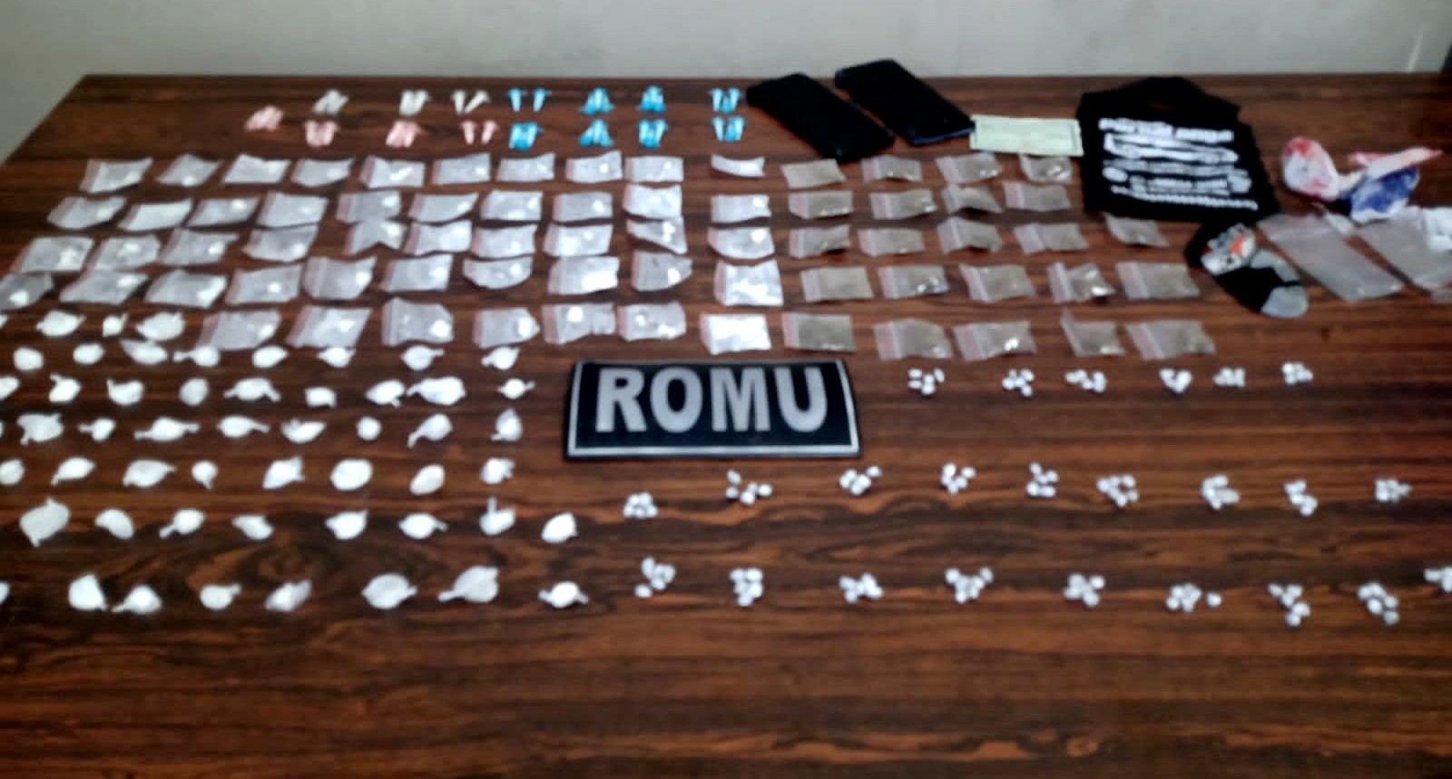 Traficante é detido com 301 porções de drogas no bairro Moreto