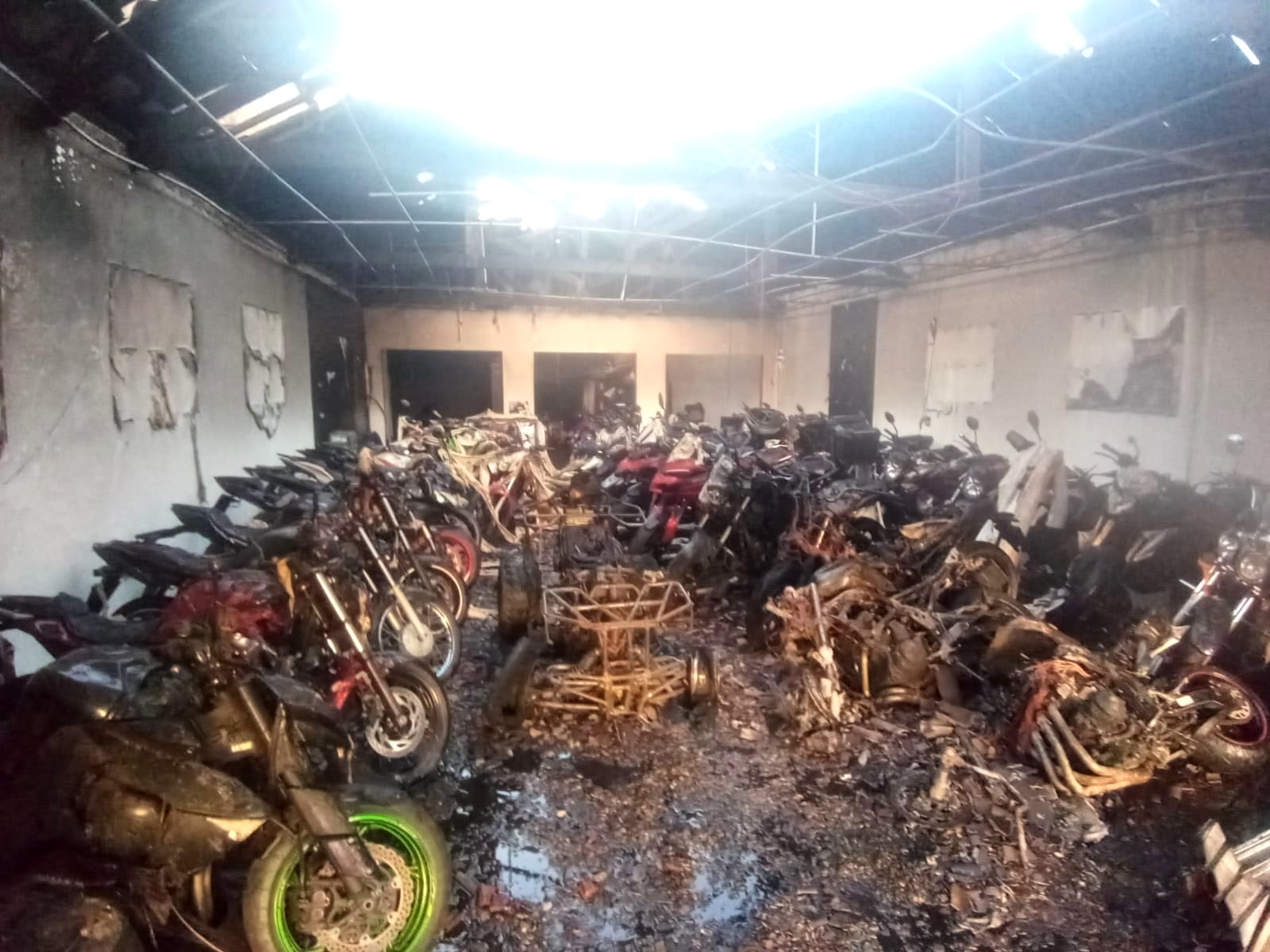 Loja de veículos em Vinhedo é destruída por incêndio criminoso 1