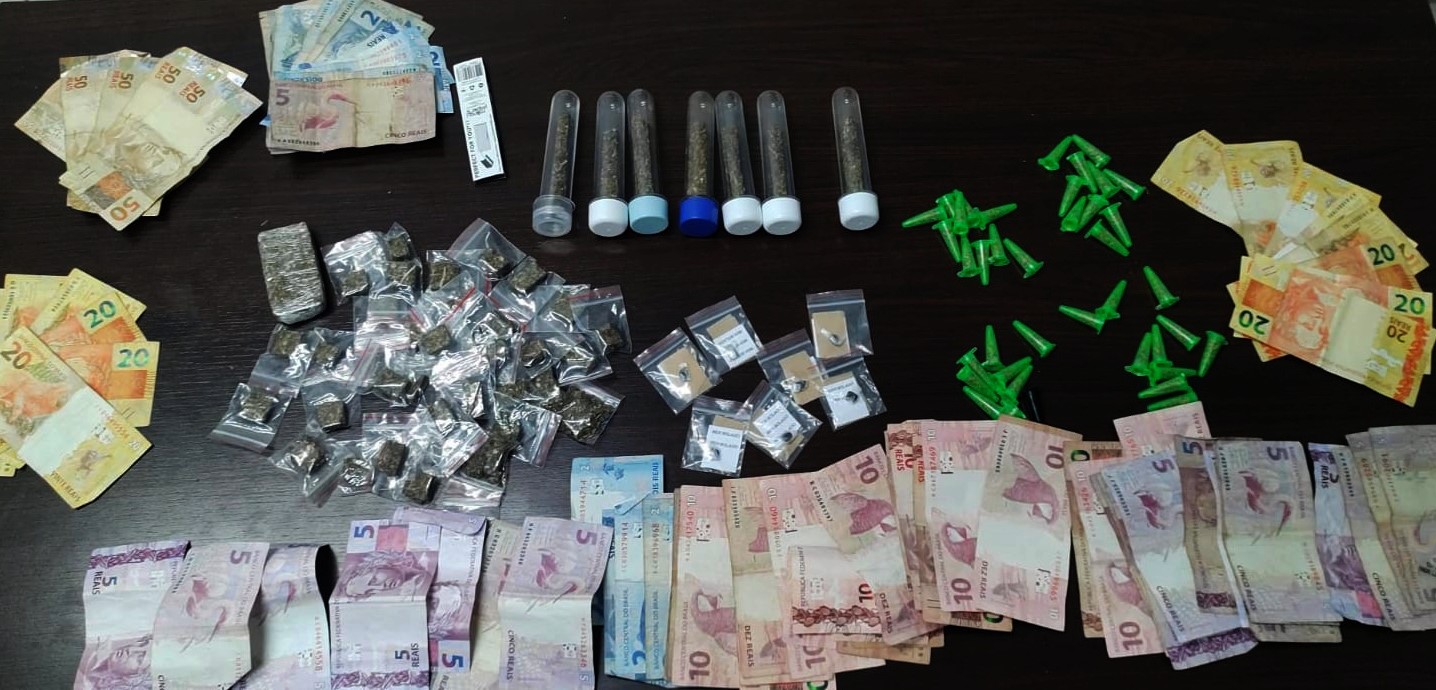 Baep prende traficantes e apreende quase 800 porções de drogas