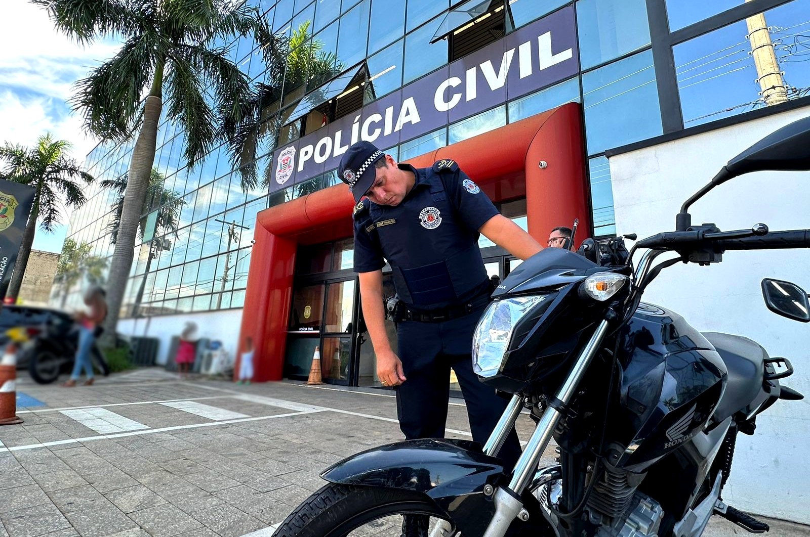 GCM prende assaltante em moto roubada no Morada do Sol