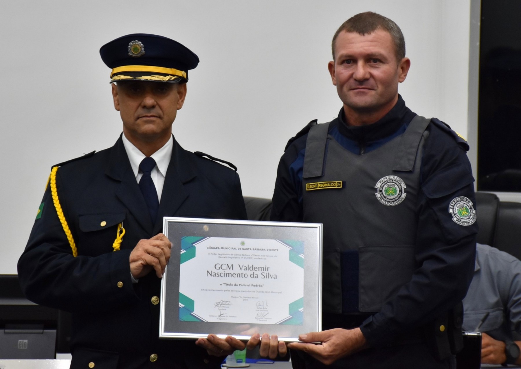 Câmara de Santa Bárbara entrega Título Policial Padrão a nove homenageados civil gcm