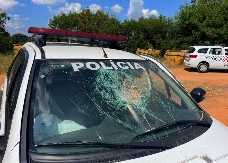 Policiais ficam feridos ao abordar grupo que soltava balões em Campinas