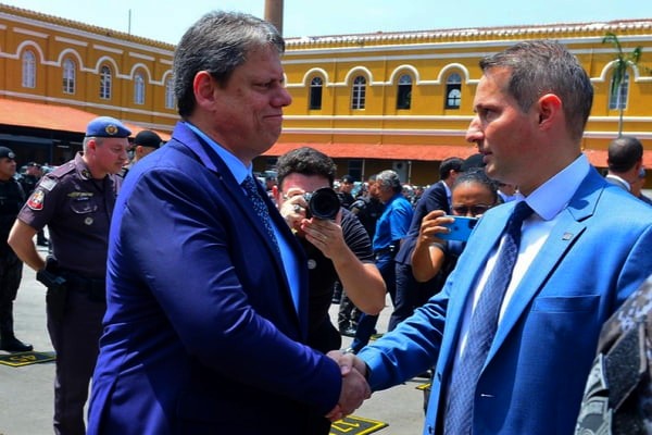 Tarcísio dá poder de investigação à PM e batalhão vai suprir delegacia