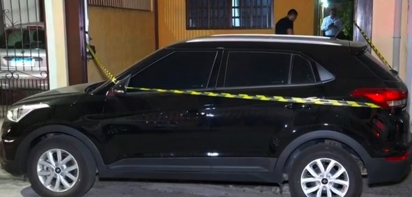 Adolescente de 16 anos mata a tiros e facadas pais adotivos e irmã