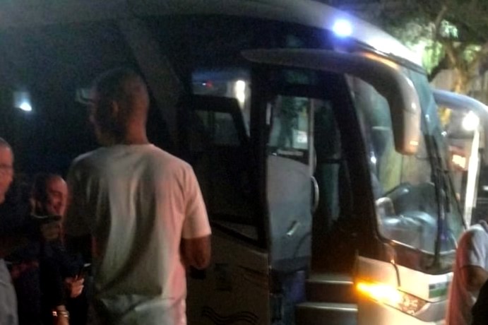 Bandido morre baleado ao tentar assaltar ônibus que transportava 28 PMs