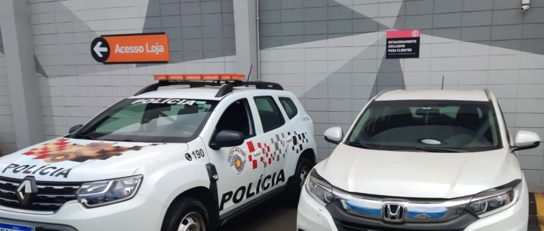 Carro furtado é localizado em estacionamento de supermercado em Americana