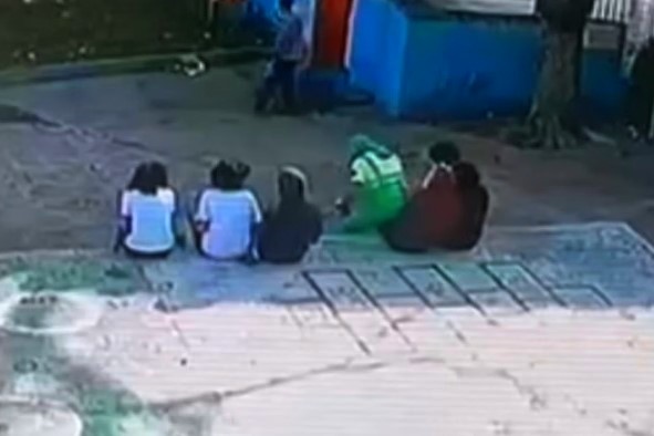 Coletor de lixo é preso após tentar beijar menores em escola de SP