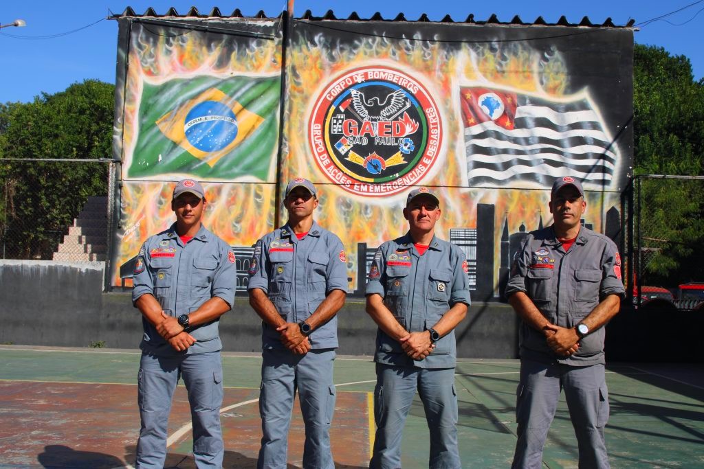 Primeira equipe de bombeiros de SP retorna do RS após cerca de mil salvamentos