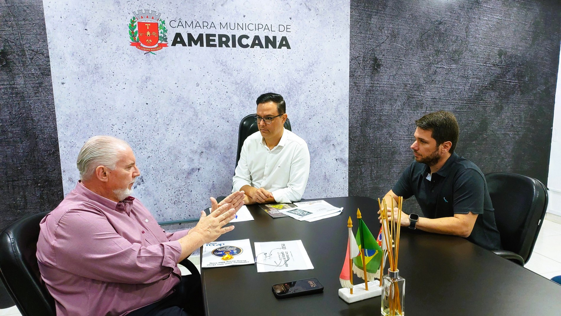 Thiago Brochi discute campanha contra fraudes em postos com dirigentes de sindicato