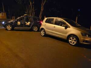 Apoio Tático localiza carro furtado no bairro Vila Mollon IV
