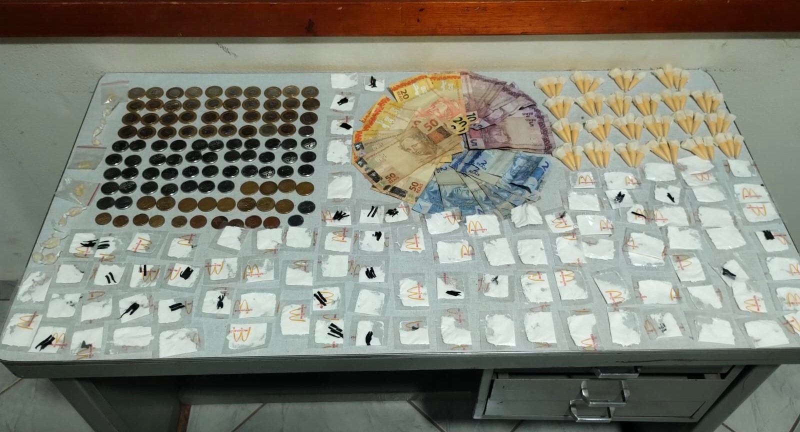 Guarda apreende sacola com drogas no Parque Dona Esther