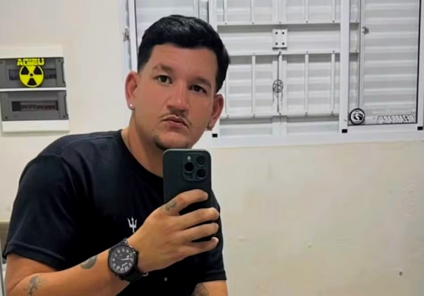 Jovem de 27 anos morre após bater carro em poste e capotar em Araras