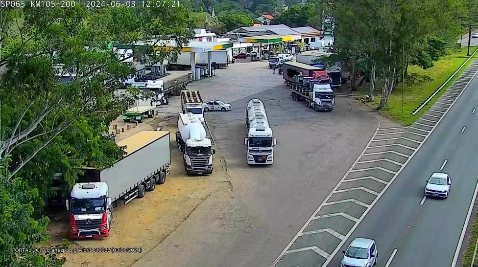 Motorista sofre mal súbito e corpo fica dias em carreta abandonada em rodovia de Itatiba