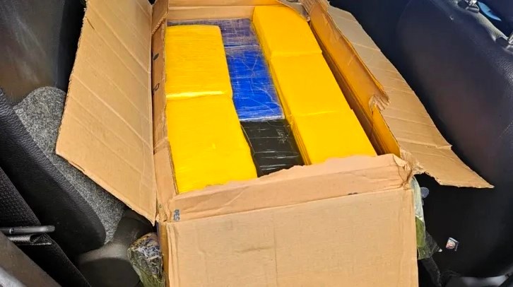 PM apreende 30 kg de cocaína em veículo oficial da Receita Federal 1