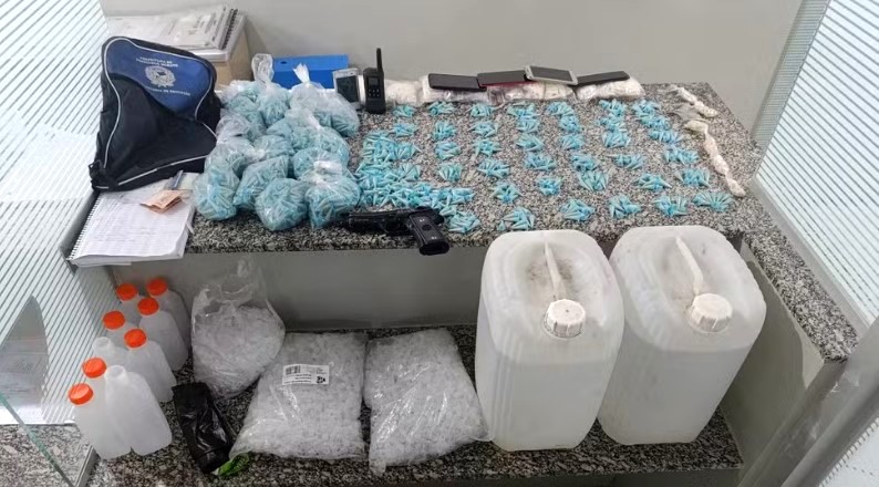 PM apreende 40 litros de lança-perfume e 3.255 porções de drogas em Limeira 1