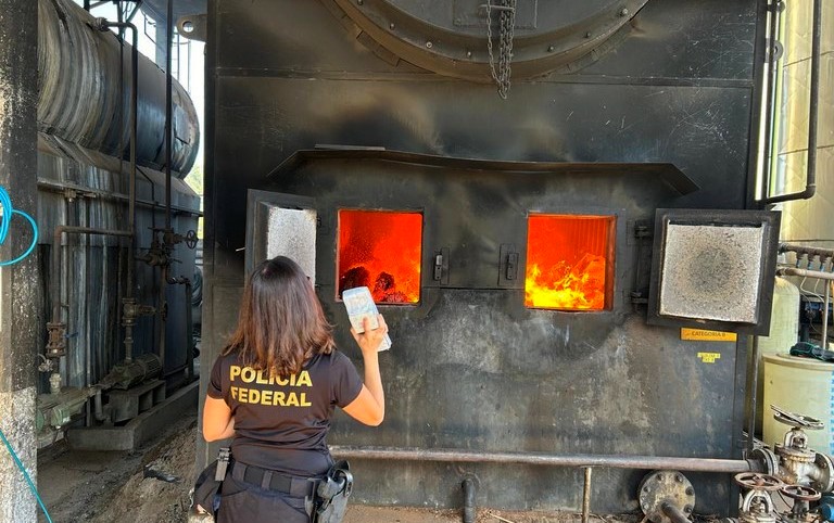Polícia Federal incinera 268 quilos de drogas em Bauru